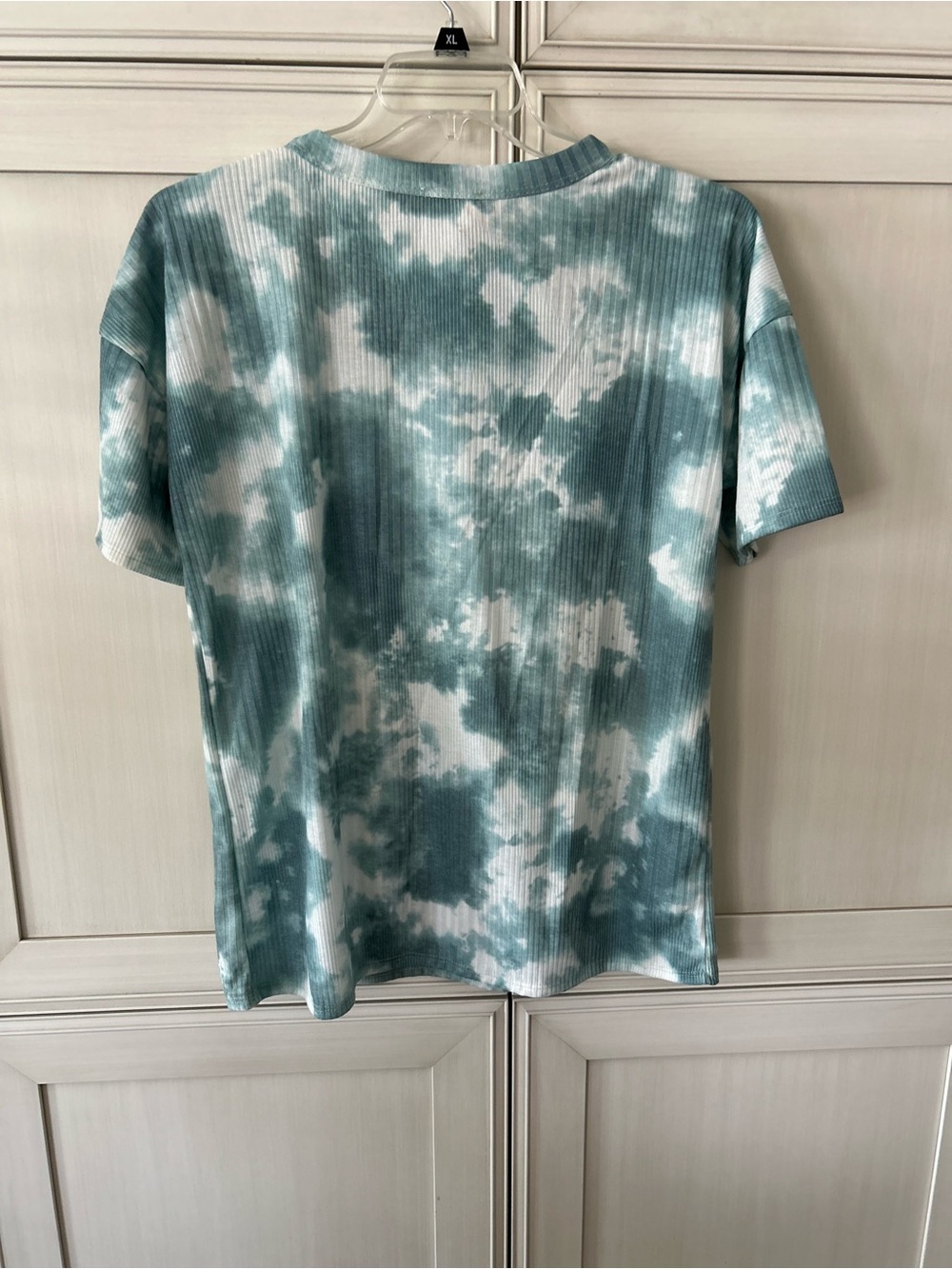 BiBi Teal and White Tie-Dye Ribbed Short Sleeve Top with Cutout Neck - Picture 4 of 6